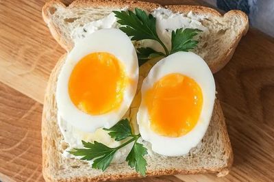 Bữa sáng chỉ ăn trứng luộc, 3 nhóm người nên cân nhắc