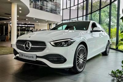 Mercedes-Benz triệu hồi 288 xe sang C200/300, chủ xe cần kiểm tra ngay nguy cơ xe tự di chuyển khi đỗ
