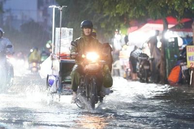 Dự báo thời tiết TP.HCM hôm nay 15/9: Tiếp diễn mưa dông