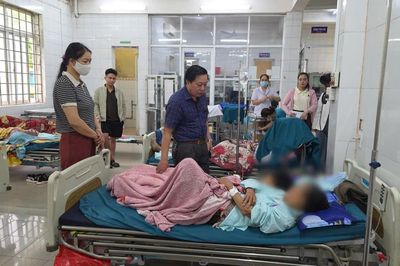 Hơn 40 người nghi ngộ độc sau khi ăn bánh mì tại tiệm mới mở ở Quảng Trị