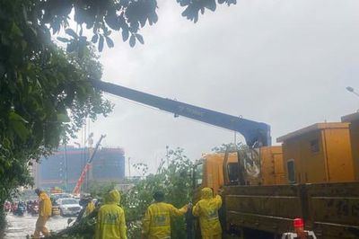Tăng cường ứng trực, xử lý phát sinh tại Quốc lộ 32, AEON Long Biên