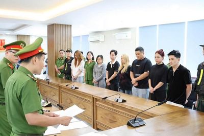 Khởi tố 7 bị can liên quan đường dây bán khí cười tại quán Saga