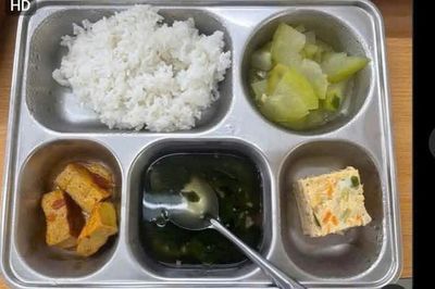 Trường tiểu học ở Nghệ An lên tiếng về suất ăn bán trú 30.000 đồng gây xôn xao