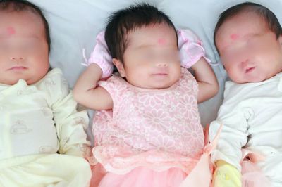 15 năm tìm con, người mẹ bật khóc khi đón 3 con chào đời