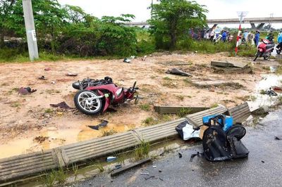 Hai học sinh tử vong sau va chạm với xe tải