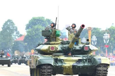 Xe tăng T-90SK: Vì sao xe chỉ huy cần nhiều thiết bị hơn?
