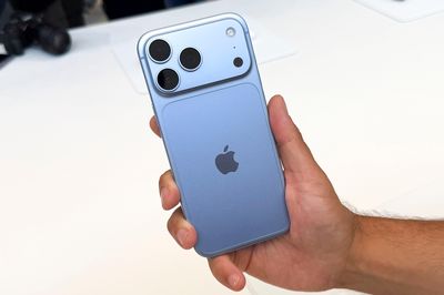 Bán iPhone 20 năm, sao lần nào Apple cũng để thiếu hàng?