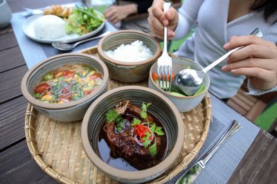 Bát cơm để lại một thành phố
