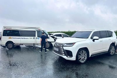 Chiếc Lexus trong tai nạn liên hoàn từng chạy quá tốc độ trên cao tốc
