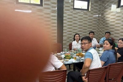 Quảng Trị: Cán bộ xã uống rượu bia trong giờ hành chính?