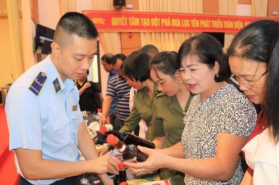 Lào Cai hướng dẫn người dân nhận diện hàng thật, hàng giả