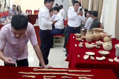 Phát hiện nhiều hiện vật quý trong 2 ngôi mộ cổ ở Nghệ An