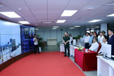 Phó Thủ tướng Thường trực Phạm Gia Túc khảo sát mô hình công viên logistics, cửa khẩu thông minh tại Lạng Sơn
