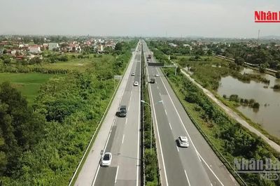 [Video] Xử phạt lỗi không giữ khoảng cách trên cao tốc cần có lộ trình