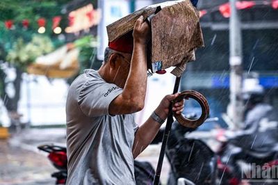 Hà Nội sắp mưa dông, đề phòng lốc, sét và gió giật mạnh