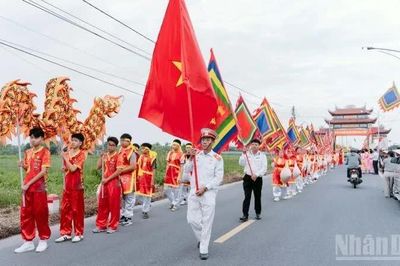 Rộn ràng lễ hội truyền thống làng Ô Trình