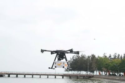 Bưu kiện 'bay' qua biển và bước chuyển của bưu chính số