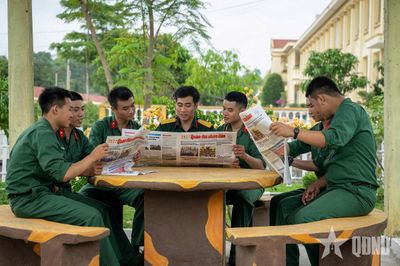 'Đoàn kết, bám trụ, kiên cường giữ đảo'