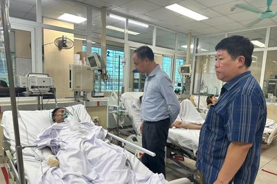 Hà Nội: Lãnh đạo phường Tây Hồ thăm hỏi các nạn nhân vụ cháy tại ngõ 2B Văn Cao