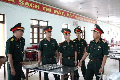 Kiểm tra công tác hậu cần, kỹ thuật và đầu tư xây dựng cơ bản tại Trường Quân sự Quân khu 5