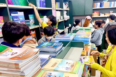 Khi nào học sinh có đủ sách giáo khoa?