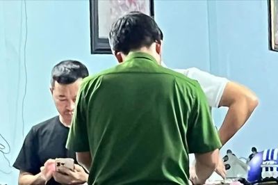 Cầm cố xe máy, lấy tiền chồng đưa để trả nợ rồi... bịa bị cướp giật