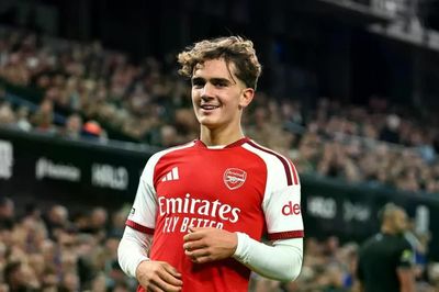 Thần đồng Arsenal được so sánh với Lionel Messi