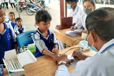 Khám sức khỏe sàng lọc miễn phí cho học sinh đầu năm học ở An Giang
