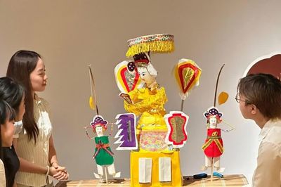 Trẻ em làm đồ chơi dân gian, nghe nghệ nhân kể chuyện Trung thu truyền thống