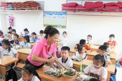 Tăng cường kiểm soát, nâng chất lượng bữa ăn bán trú