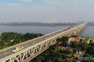 Phương tiện phục vụ dịch vụ công ích được phép đi qua cầu Thăng Long