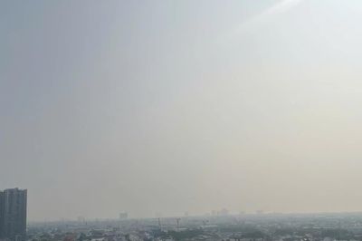Bầu trời TPHCM mờ đục
