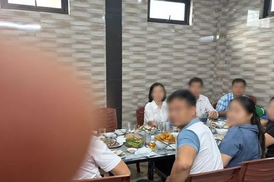Bí thư xã bị phản ánh 'tụ tập ăn uống, sử dụng rượu, bia' trong giờ hành chính nói gì?