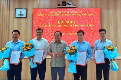 Đảng ủy PVCFC công bố các quyết định về công tác cán bộ