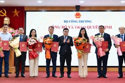 Bộ Công Thương trao quyết định điều động, bổ nhiệm cán bộ