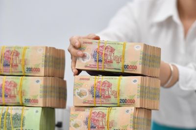 Lý do khiến lãi suất ngân hàng khó giảm
