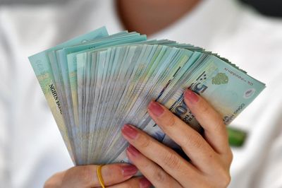 Trả lương nhân viên sau khi nghỉ việc, doanh nghiệp khấu trừ thuế TNCN thế nào?
