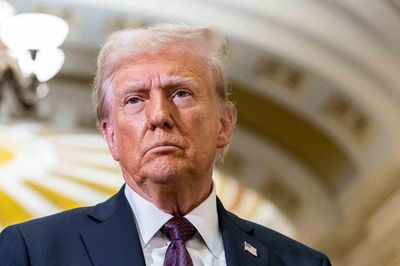 Tổng thống Trump bất ngờ gọi điện cho CEO Nvidia giữa sân khấu để nói một điều