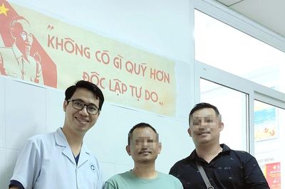 Bác sĩ Việt giành lại sự sống cho du khách nước ngoài nôn ra máu sau chuyến bay