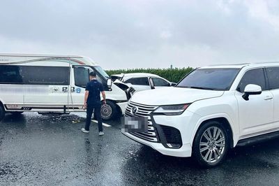 Dừng đột ngột trên cao tốc gây tai nạn, tài xế Lexus có thể đối mặt với điều gì?