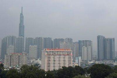 Mù bất thường phủ kín TPHCM