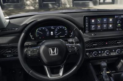 Đại lý ô tô nhập lậu túi khí Honda giả từ Trung Quốc, khai báo là đèn ngủ