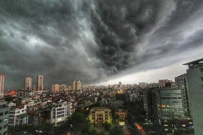 Bao giờ Hà Nội hết mưa dông?