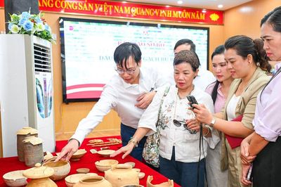 Nhiều hiện vật quý được khai quật từ mộ cổ rú Bụt, xã Kim Liên