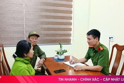 Lực lượng tham gia bảo vệ ANTT cơ sở hỗ trợ người dân 'thoát bẫy' lừa đảo