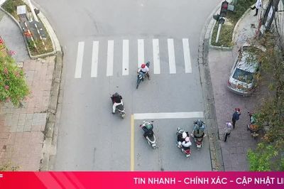 Ngang nhiên vượt đèn đỏ, đi sai làn tại giao lộ