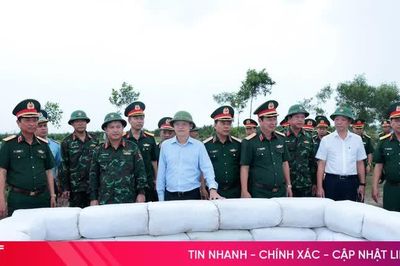 Phó Tổng Tham mưu trưởng QDND Việt Nam kiểm tra chuẩn bị diễn tập khu vực phòng thủ tỉnh Hà Tĩnh
