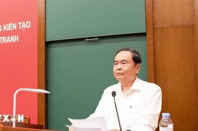 Chủ tịch Quốc hội Trần Thanh Mẫn trao đổi chuyên đề về đổi mới tư duy xây dựng thể chế, pháp luật với các Ủy viên Trung ương Đảng