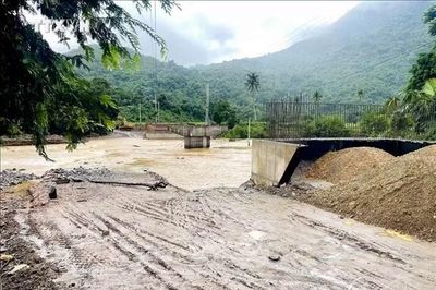Nghệ An: Hàng trăm hộ dân bị cô lập cục bộ do mưa lũ