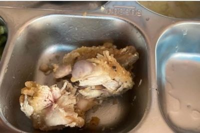 TP Hồ Chí Minh: Phụ huynh lo ngại chất lượng bữa ăn bán trú